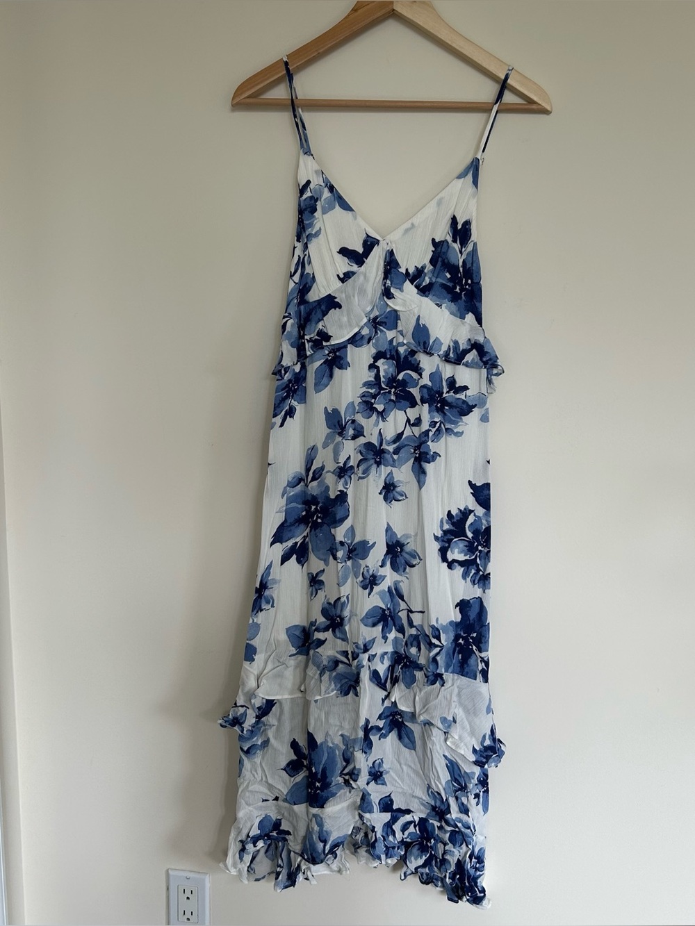Lulus blue and white floral midi dress with ruffles, size S